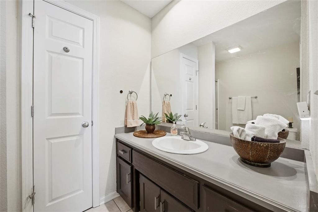 385 W Acorn Street — photo 23