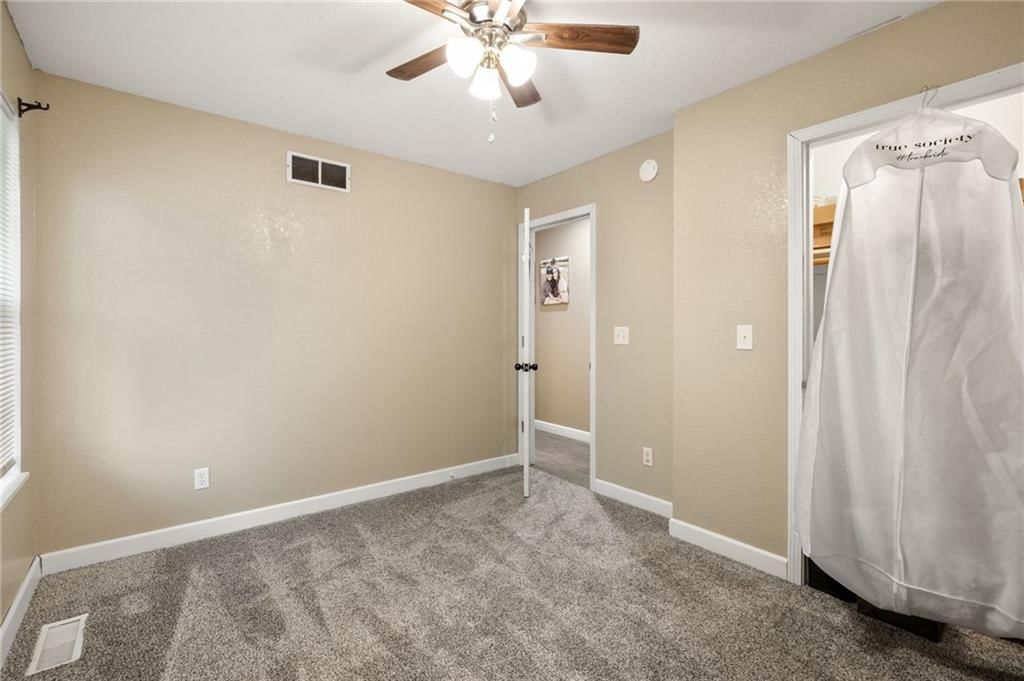 900 Oak Terrace — photo 23