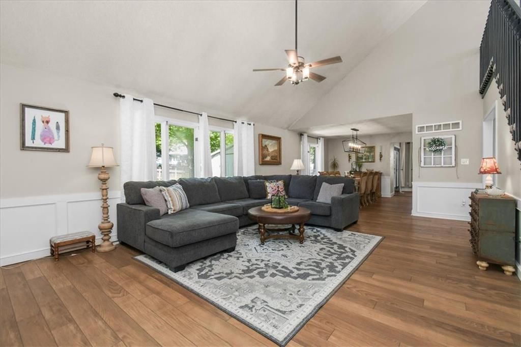 528 SE Country Lane — photo 9