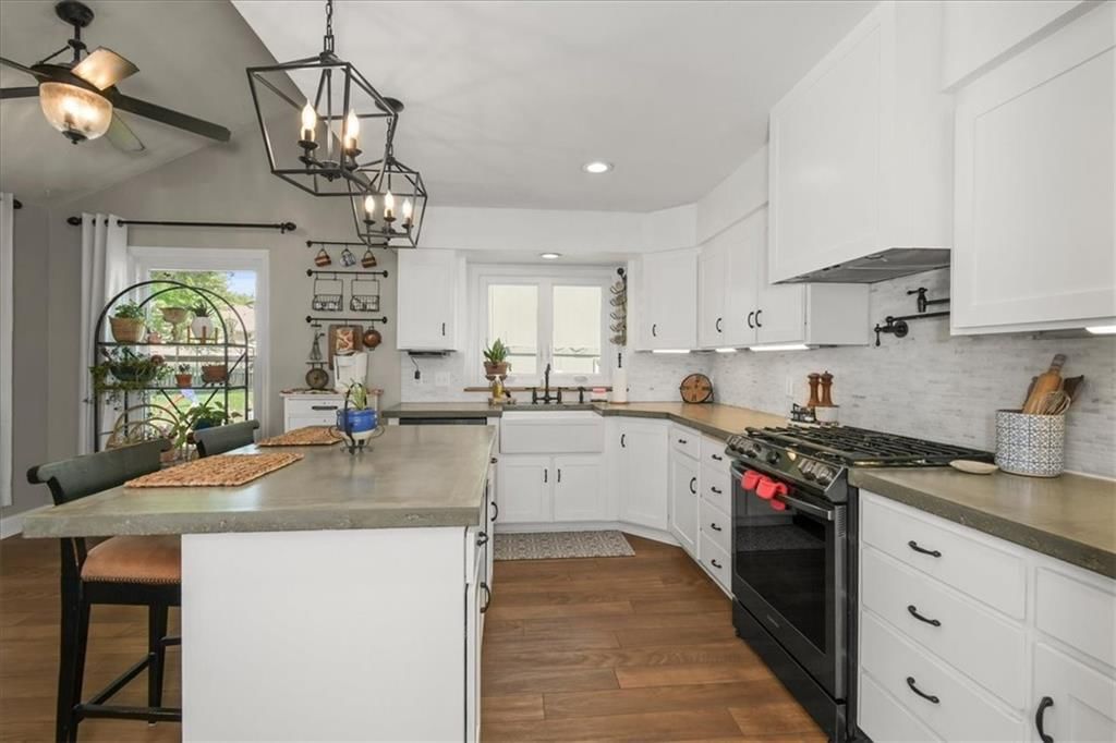 528 SE Country Lane — photo 15