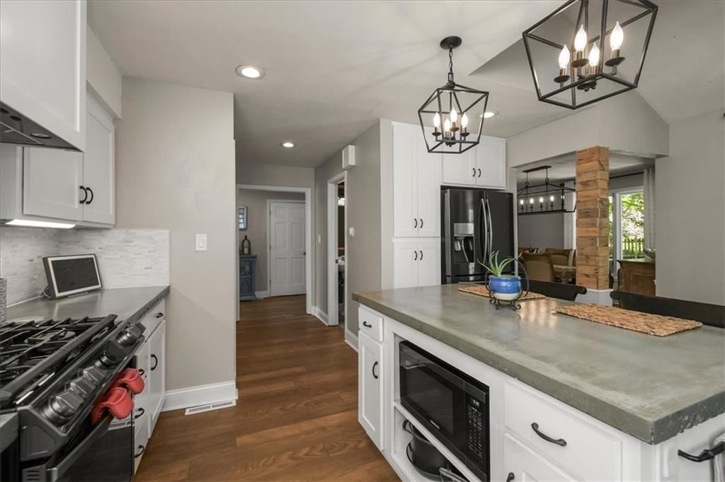 528 SE Country Lane — photo 17
