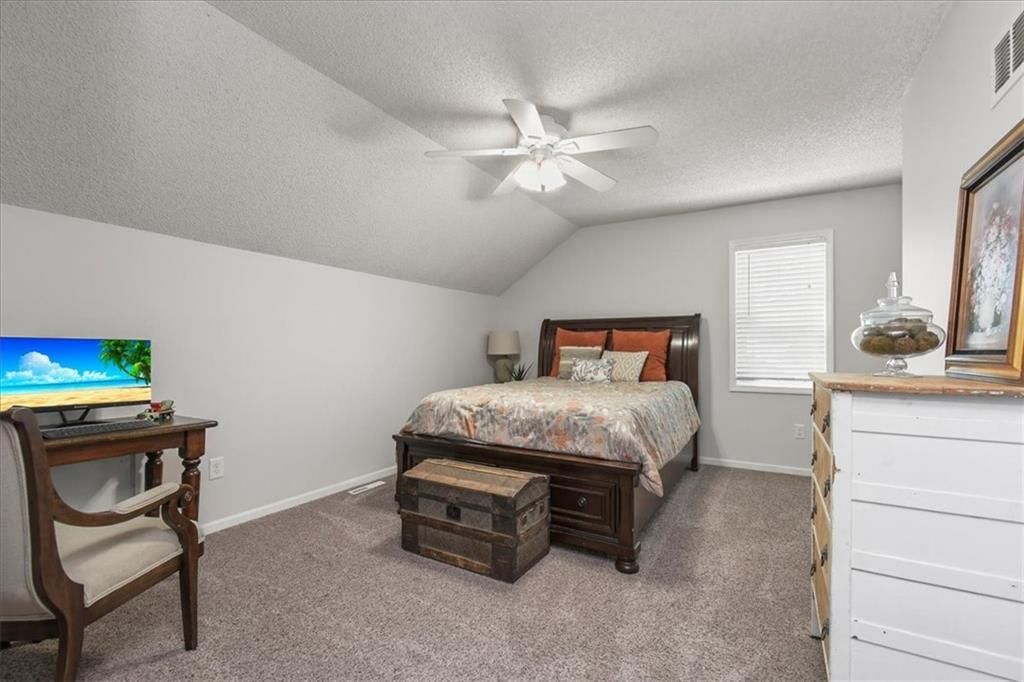 528 SE Country Lane — photo 22