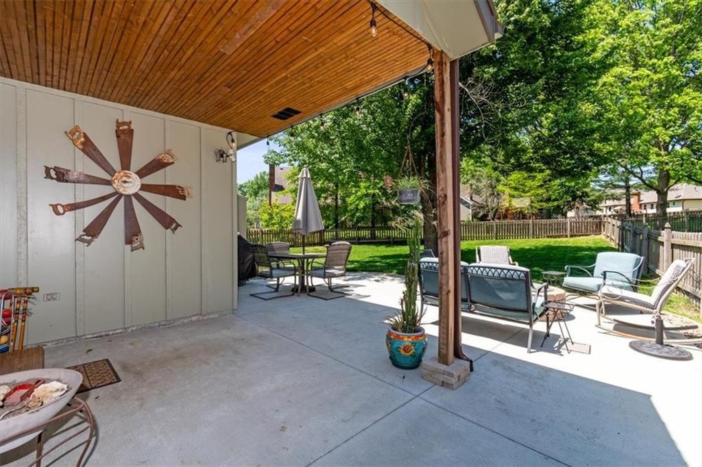 528 SE Country Lane — photo 29