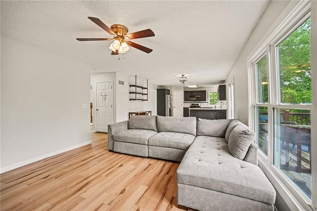 1549 Chauncey Avenue — photo 9
