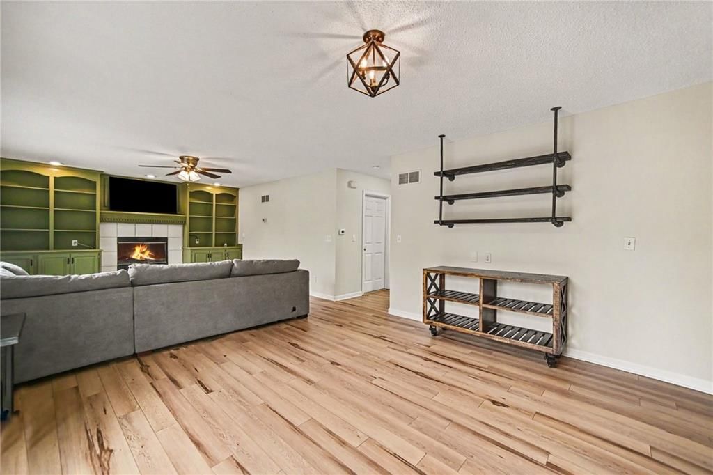1549 Chauncey Avenue — photo 11