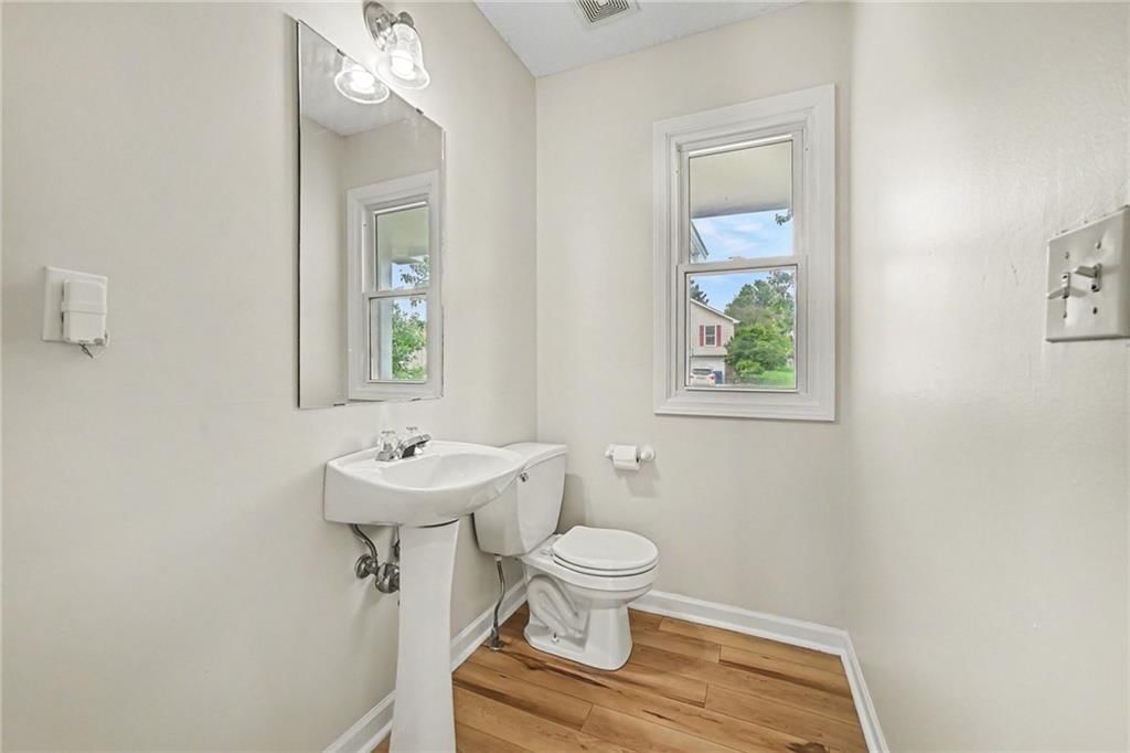 1549 Chauncey Avenue — photo 16