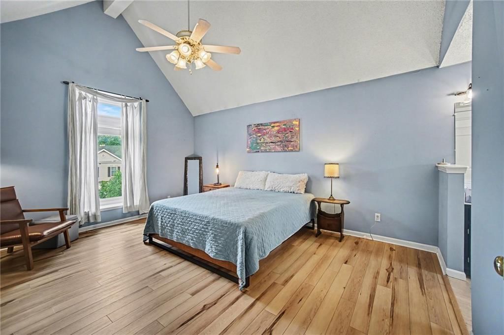 1549 Chauncey Avenue — photo 17