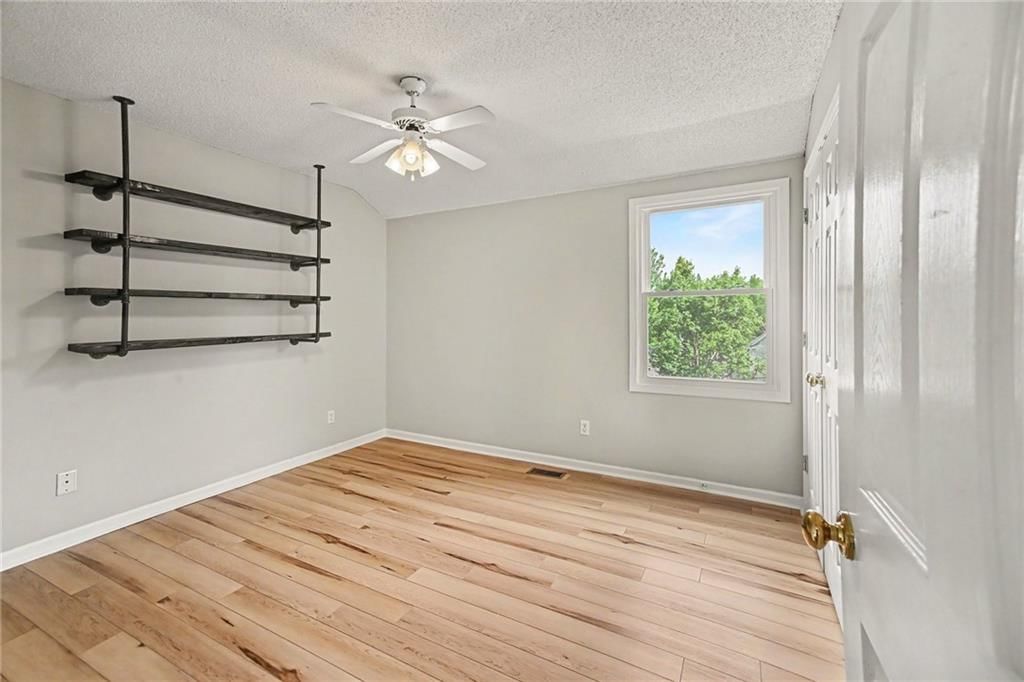 1549 Chauncey Avenue — photo 21