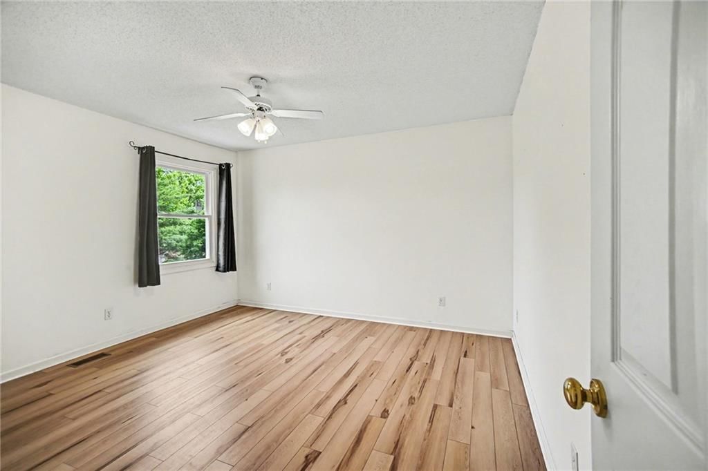 1549 Chauncey Avenue — photo 22