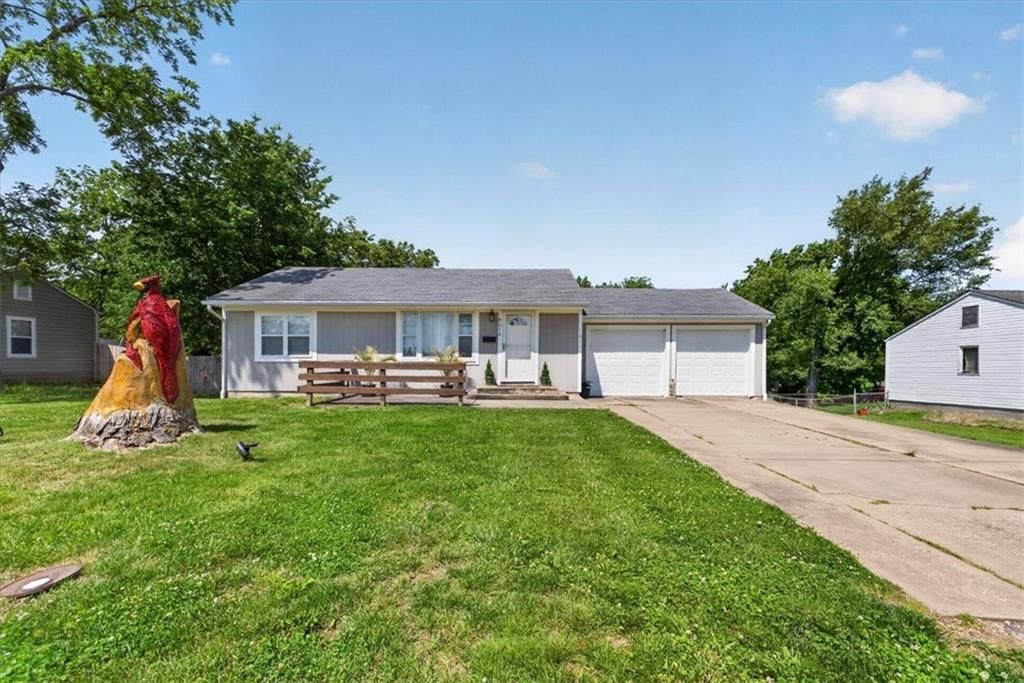 8216 STERLING Avenue — photo 2