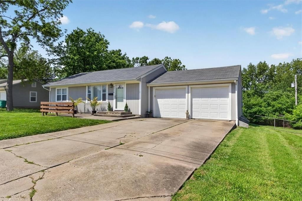 8216 STERLING Avenue — photo 4
