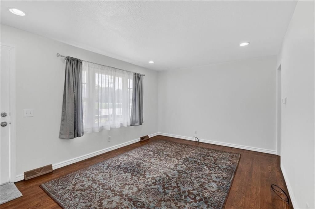 8216 STERLING Avenue — photo 8