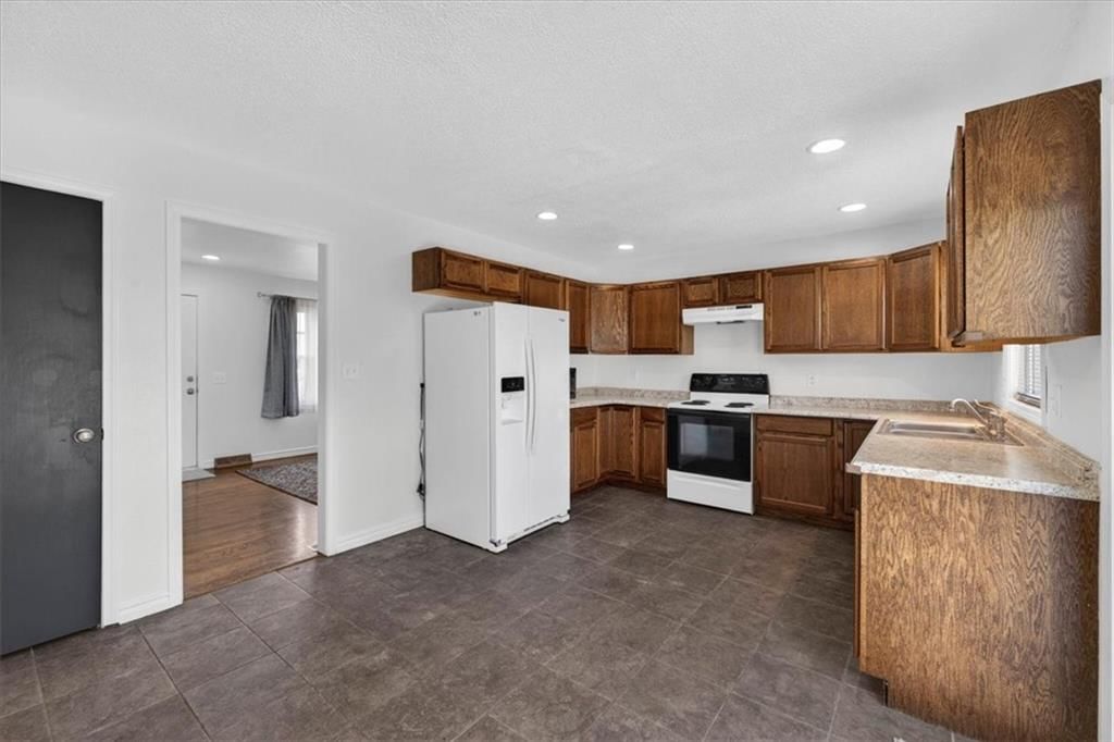 8216 STERLING Avenue — photo 16