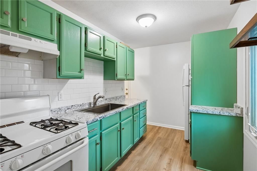 8400 Greenwood Street — photo 9