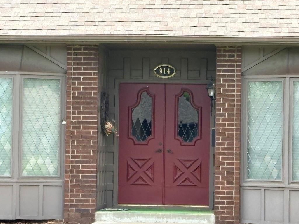 914 Country Club Drive — photo 3