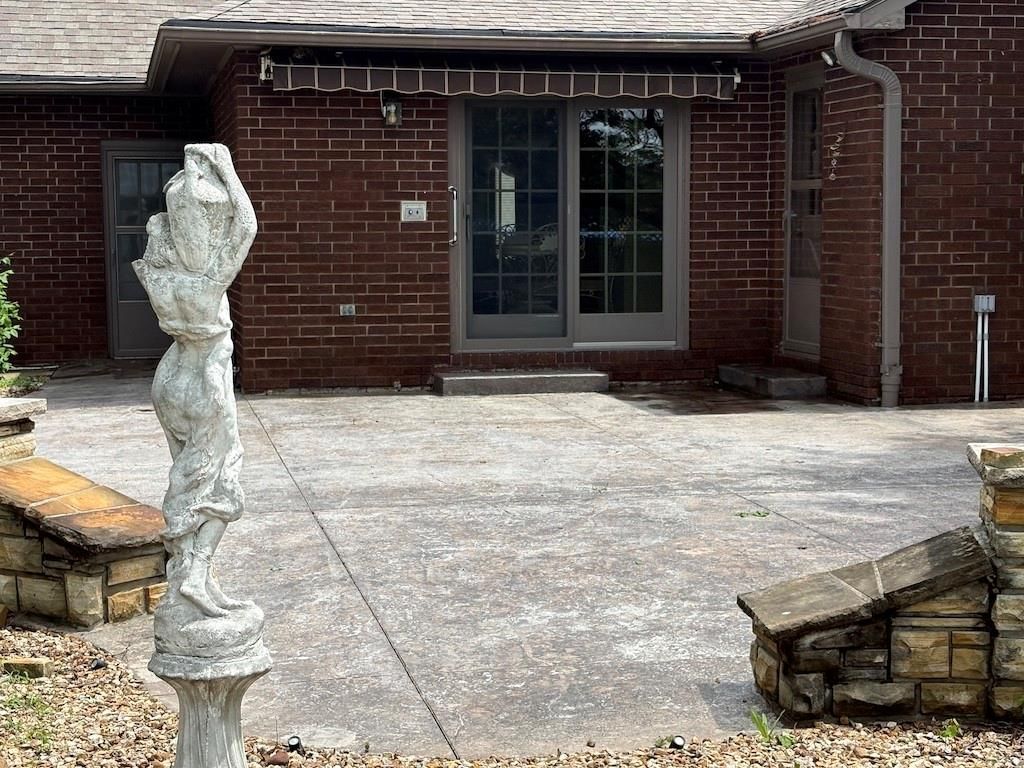914 Country Club Drive — photo 8