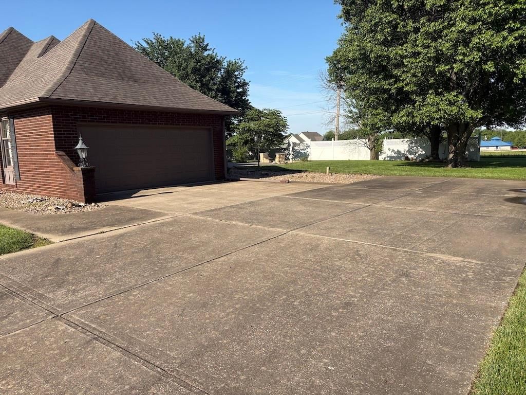 914 Country Club Drive — photo 10