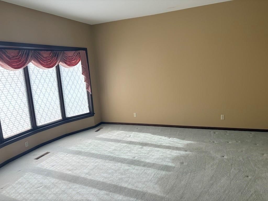 914 Country Club Drive — photo 18