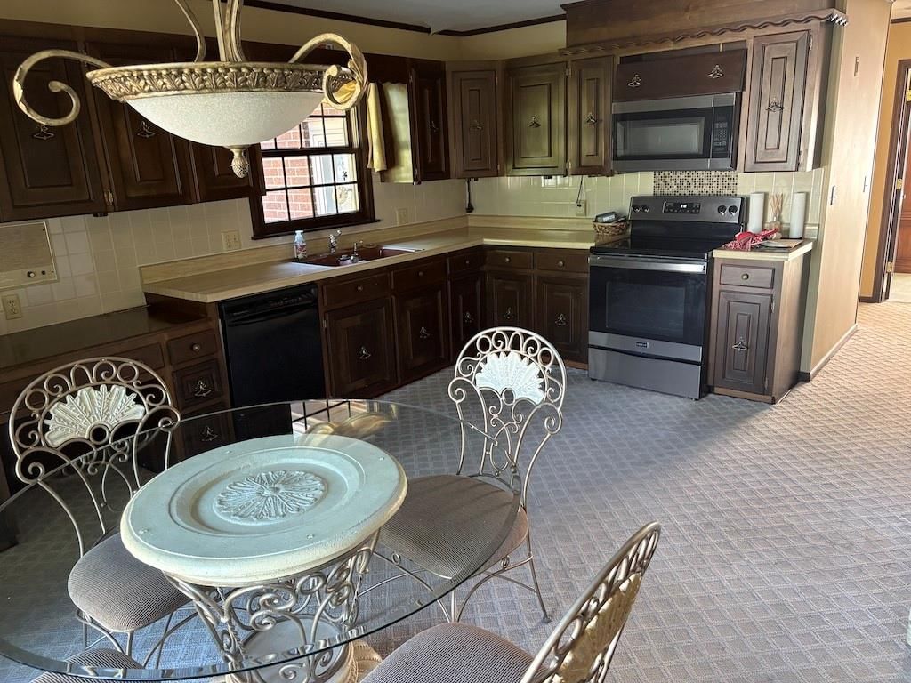 914 Country Club Drive — photo 27