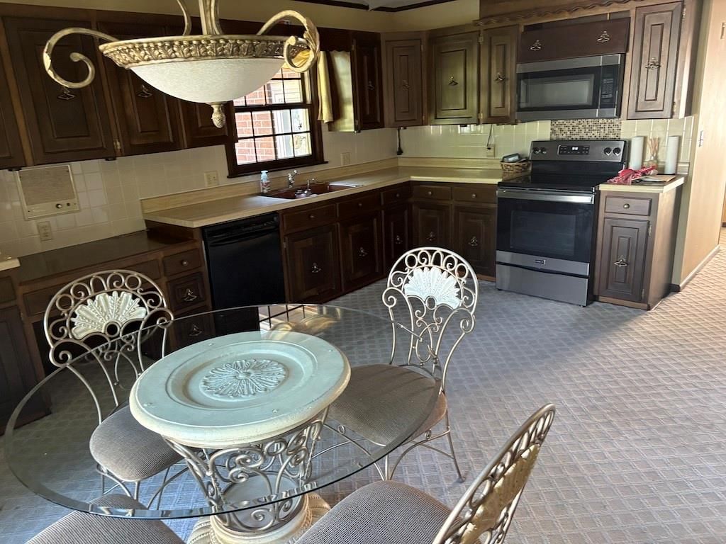 914 Country Club Drive — photo 28