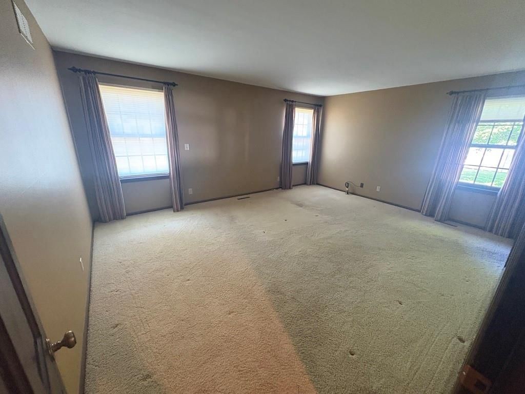 914 Country Club Drive — photo 41