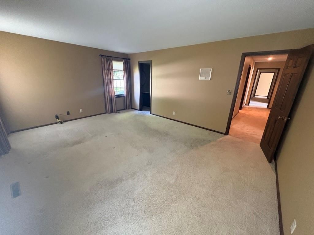 914 Country Club Drive — photo 42