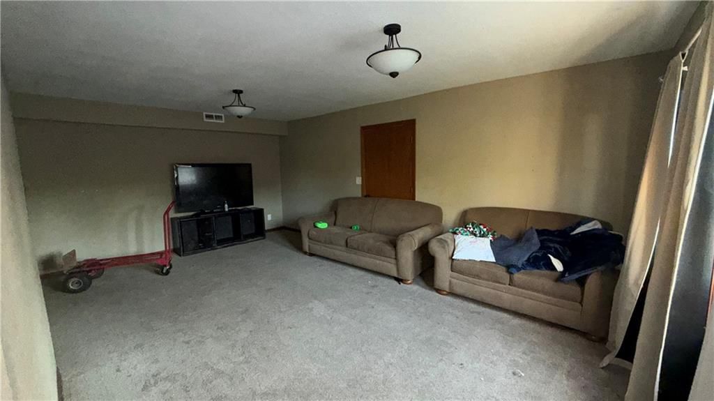 401 W Chestnut Street — photo 37