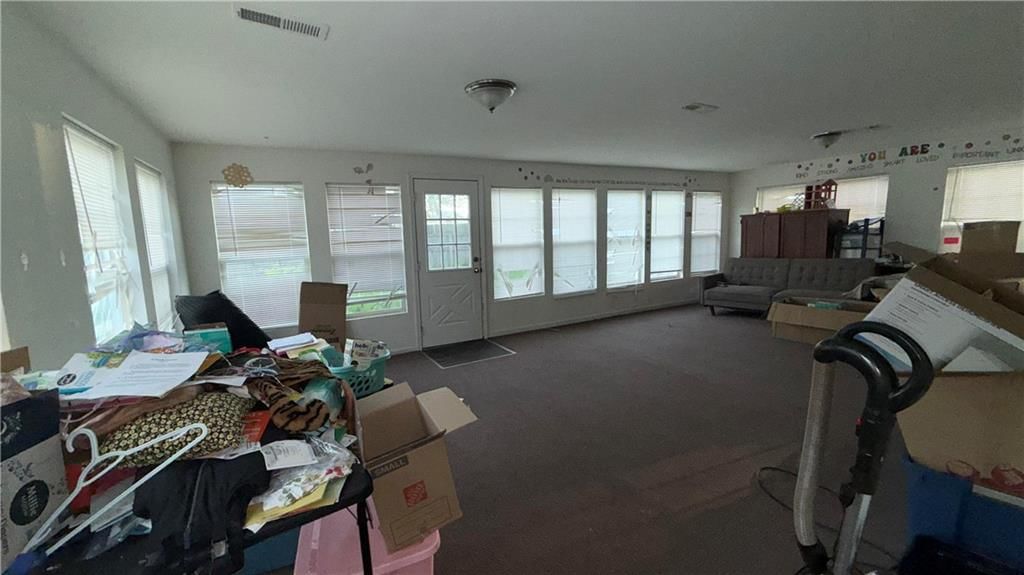 401 W Chestnut Street — photo 47