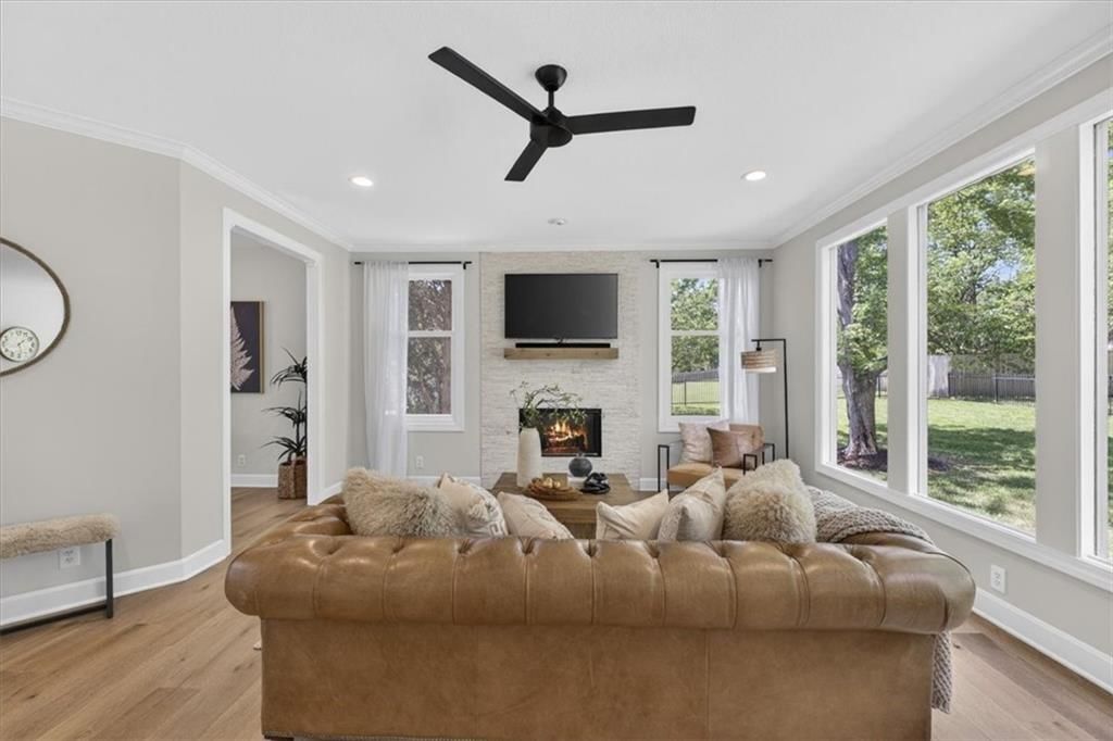 15230 Fontana Street — photo 8