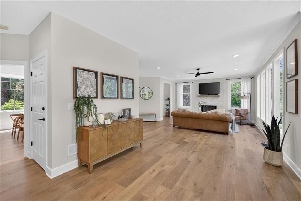 15230 Fontana Street — photo 11