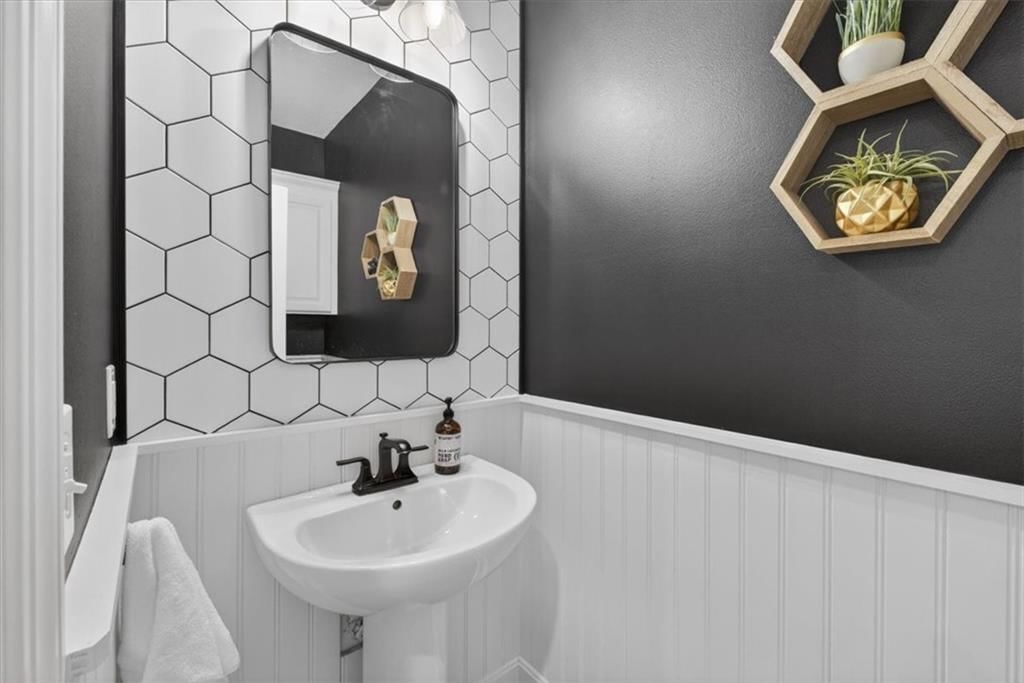 15230 Fontana Street — photo 17