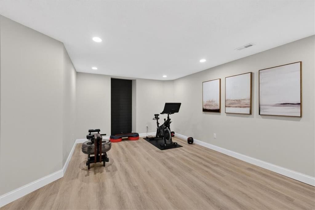 15230 Fontana Street — photo 30