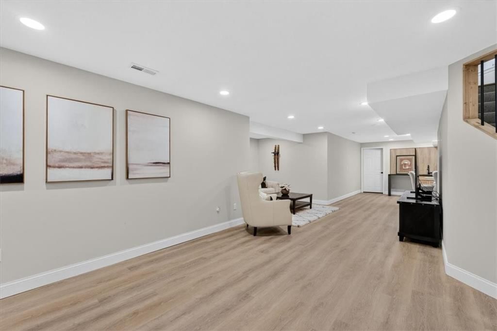 15230 Fontana Street — photo 31