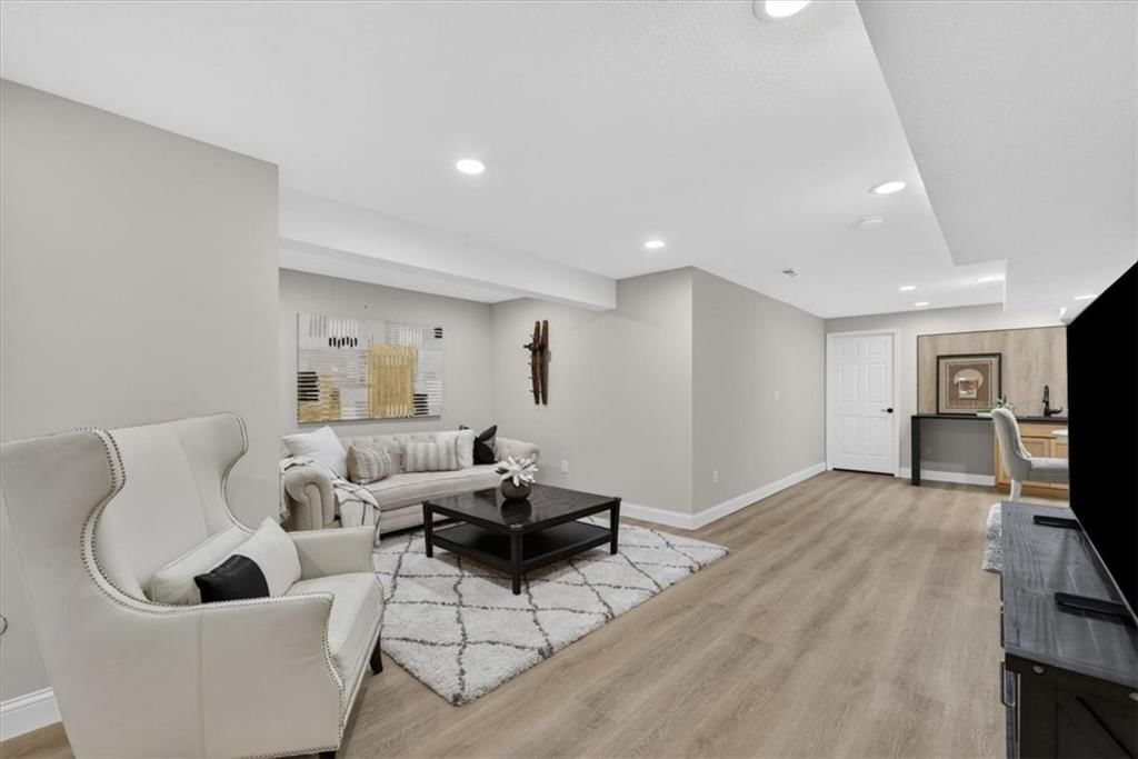 15230 Fontana Street — photo 32