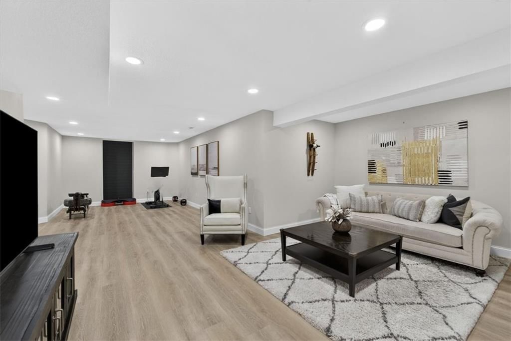 15230 Fontana Street — photo 33