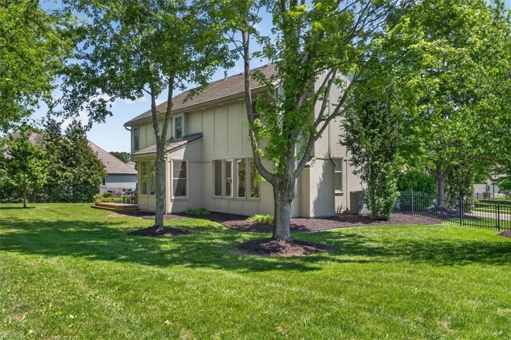 15230 Fontana Street — photo 37