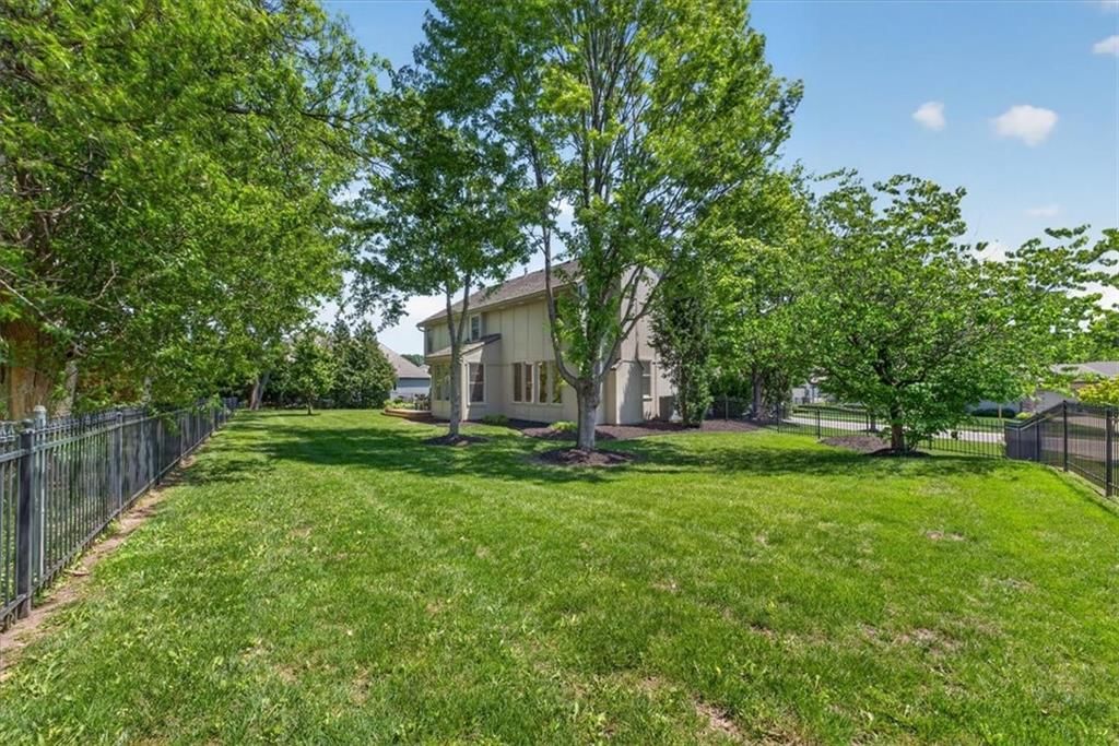 15230 Fontana Street — photo 38