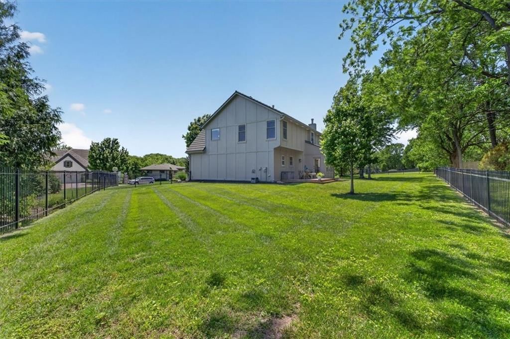 15230 Fontana Street — photo 40