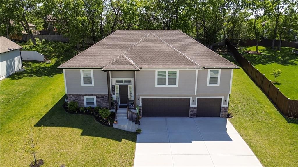 1404 NW Maple Drive, Grain Valley, MO