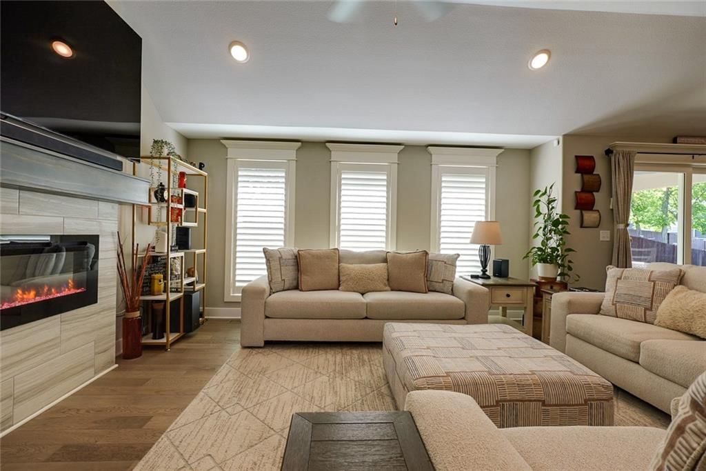 1404 NW Maple Drive — photo 4