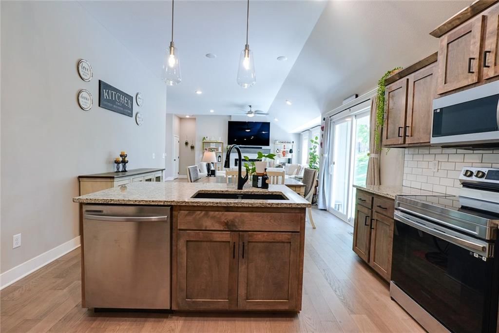 1404 NW Maple Drive — photo 11