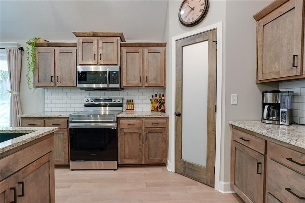 1404 NW Maple Drive — photo 12