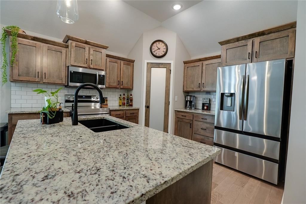1404 NW Maple Drive — photo 13