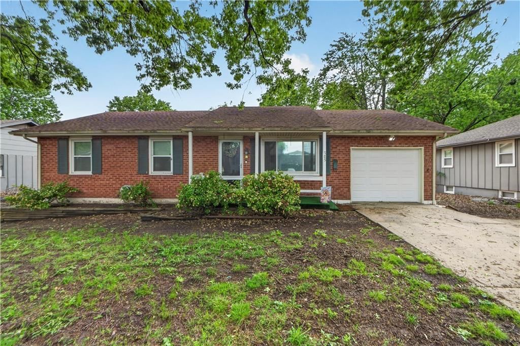 705 NE Darwin Street, Lee's Summit, MO