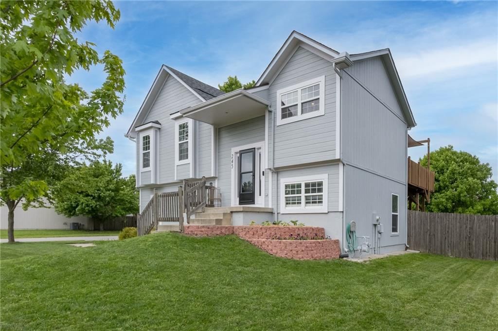 245 W Cheyenne Street — photo 2