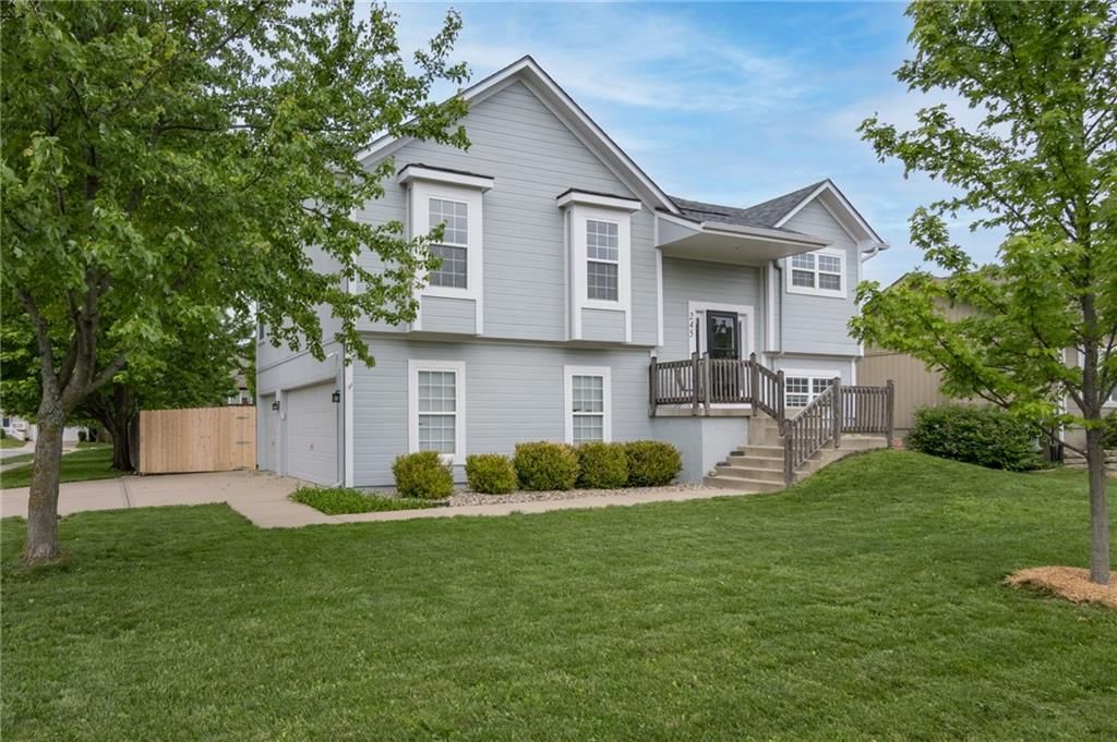 245 W Cheyenne Street — photo 3