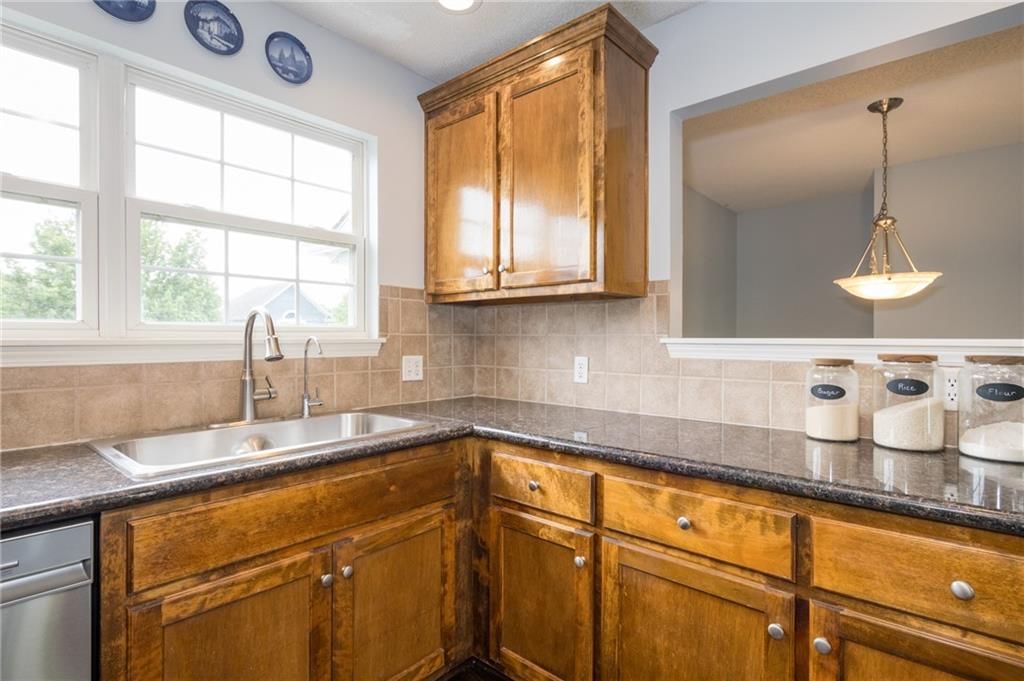 245 W Cheyenne Street — photo 24