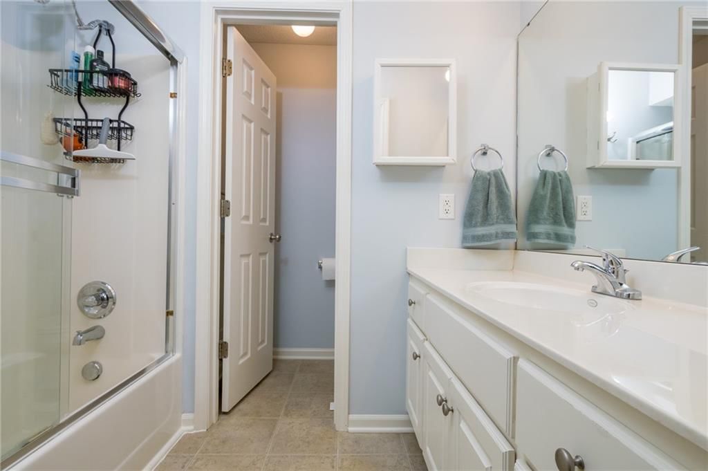 245 W Cheyenne Street — photo 32