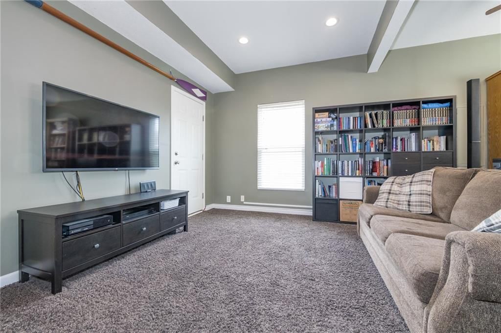 245 W Cheyenne Street — photo 34