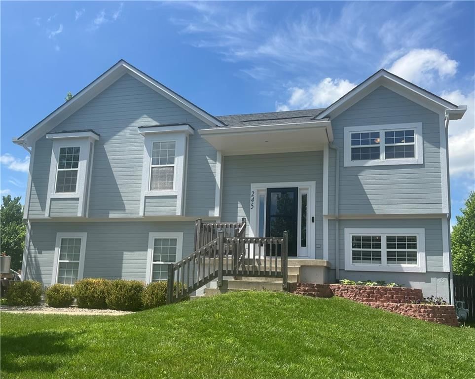 245 W Cheyenne Street — photo 38